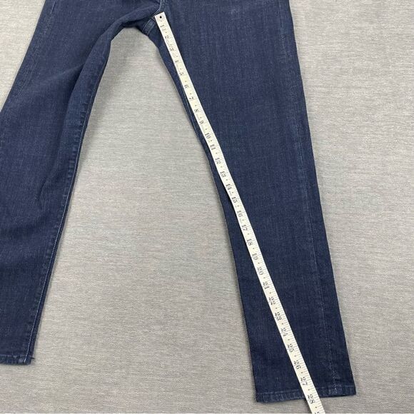 Levis Dark Denim Jeans Slightly Tapered Ankle EUC Women’s Size 8 - Picture 4 of 11